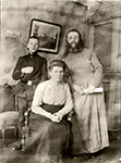 Протоиерей Василий Иоаннович Сыренский с супругой Елизаветой Дмитриевной и сыном Иваном