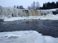 Эстония. Водопад Ягала. Вид снизу