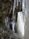 Эстония. Водопад Кейла. Пещера внутри водопада. Вид влево вглубь пещеры