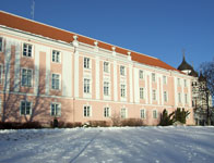 Таллинн. Вышгород. Здание Парламента Эстонской Республики (Riigikogu). Вид со стороны балкона