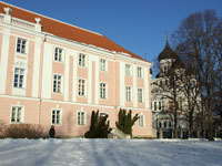 Таллинн. Вышгород. Здание Парламента Эстонской Республики (Riigikogu). Вид со стороны балкона