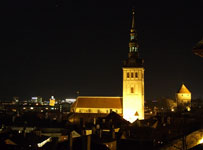 Таллинн. Вышгород. Вид с балкона над Pikk Jalg вечером с подсветкой. 10 февраля 2009 г.