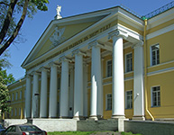 Мариинская больница. Центральный вход. 26 мая 2008 г.