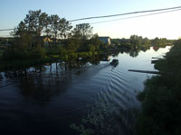 Река Косопа́ша. Вид направо с мостков перед домом настоятеля и причта