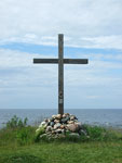 Сто́рожно. Николо-Стороженский монастырь. Поклонный крест на берегу Ладожского озера