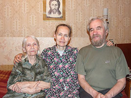 Семья Лавровых: Анна Николаевна, Елена Никитична, Никита Александрович. 13 июля 2007 г.