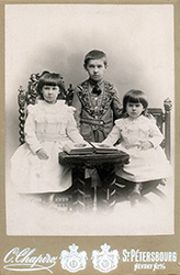 Сергей, Варвара и Екатерина Мараевы. 1899 г.